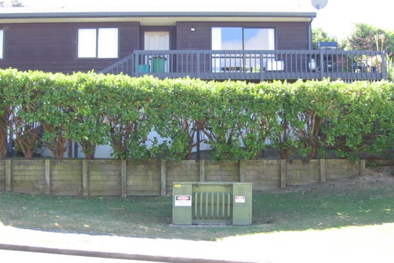 Photo of property in 3 Heatherleigh Rise, Northcross, Auckland, 0632