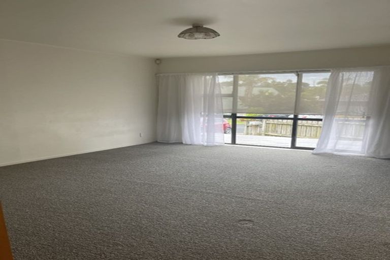 Photo of property in 1/9 Bass Street, West Harbour, Auckland, 0618