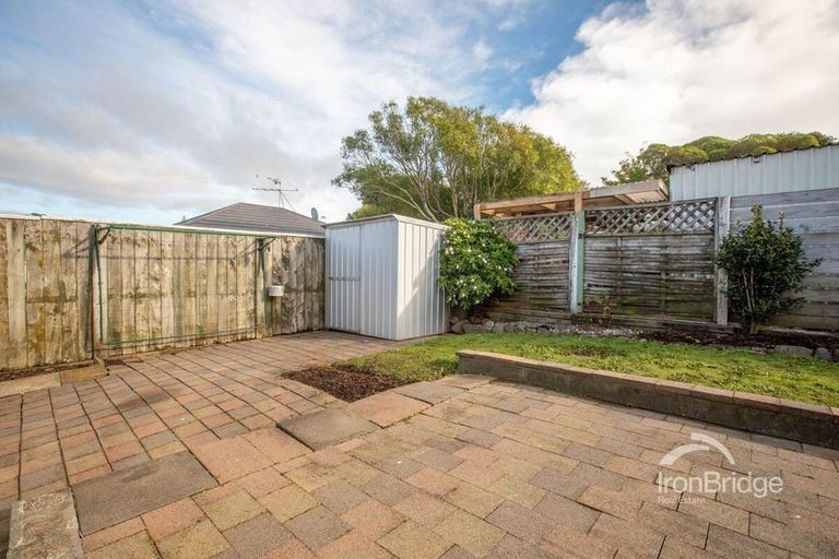 Photo of property in 2 Whitehouse Road, Titahi Bay, Porirua, 5022