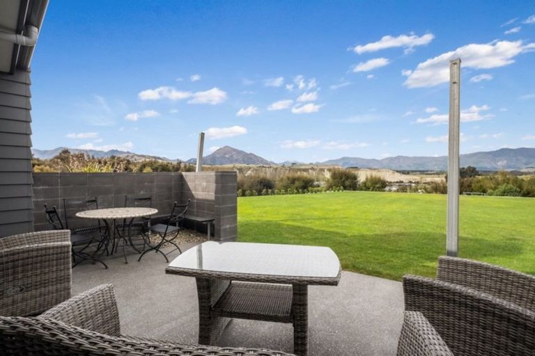 Photo of property in 1 Hardie Place, Albert Town, Wanaka, 9305