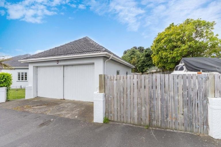 Photo of property in 2 Hinemoa Street, Paraparaumu, 5032