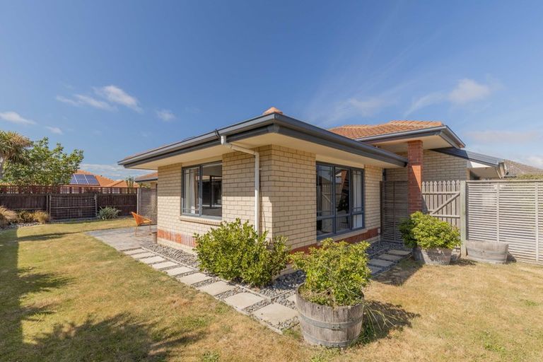 Photo of property in 35 Eastwood Rise, Waimairi Beach, Christchurch, 8083
