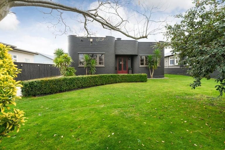 Photo of property in 497 Featherston Street, Roslyn, Palmerston North, 4414