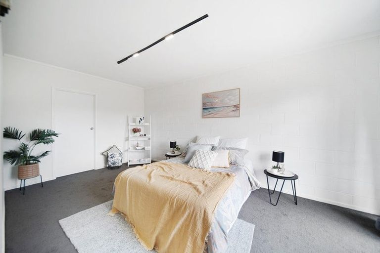 Photo of property in 1/10 Sunnyside Road, Sunnyvale, Auckland, 0612