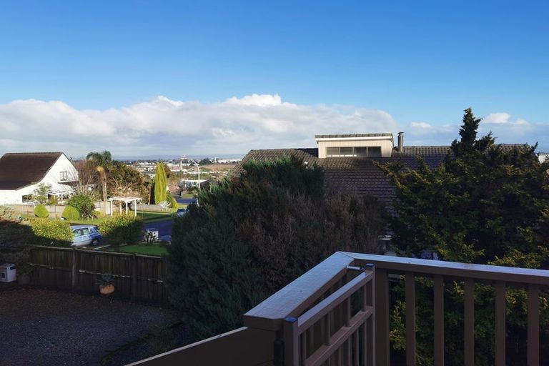 Photo of property in 18 Deodar Place, Totara Heights, Auckland, 2105