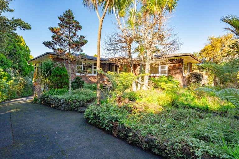 Photo of property in 1090 Scenic Drive North, Swanson, Auckland, 0816