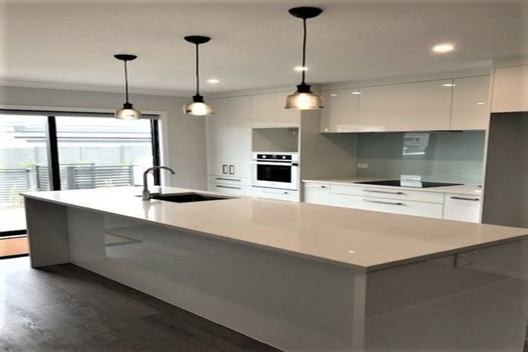 Photo of property in 19 Karearea Avenue, Kenepuru, Porirua, 5022