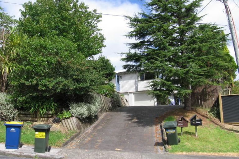 Photo of property in 1/20 Coroglen Avenue, Birkenhead, Auckland, 0626