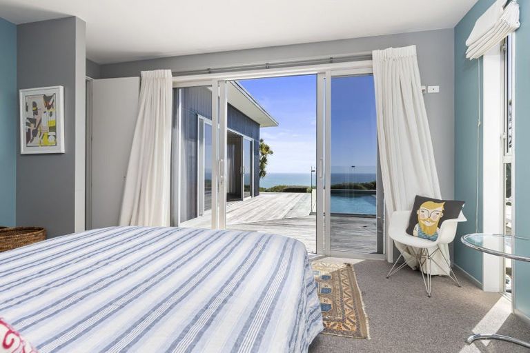 Photo of property in 411 Oaia Road, Muriwai, 0881