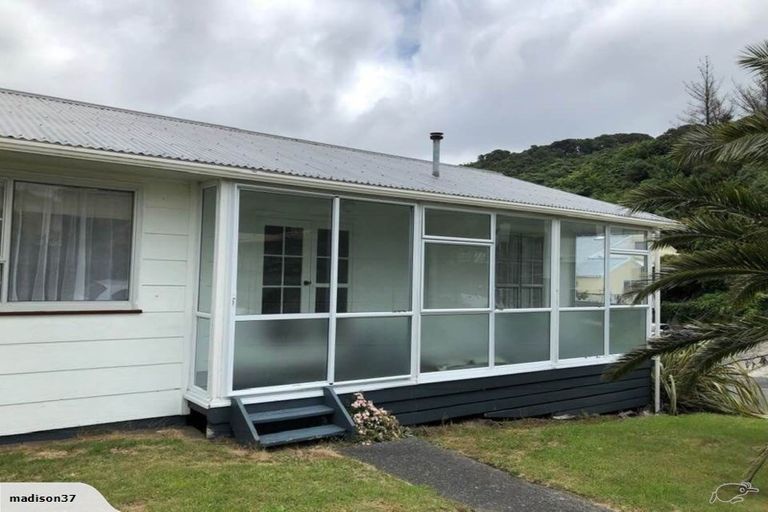 Photo of property in 2 Ely Grove, Wainuiomata, Lower Hutt, 5014