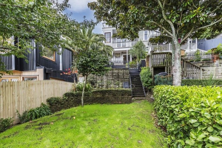 Photo of property in 18 Bidwill Street, Mount Cook, Wellington, 6021