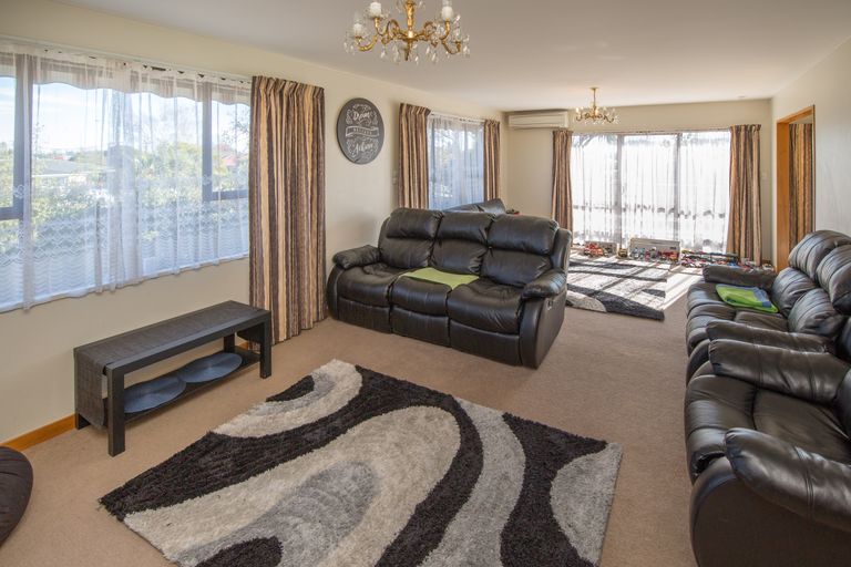 Photo of property in 276 Lake Terrace Road, Shirley, Christchurch, 8061
