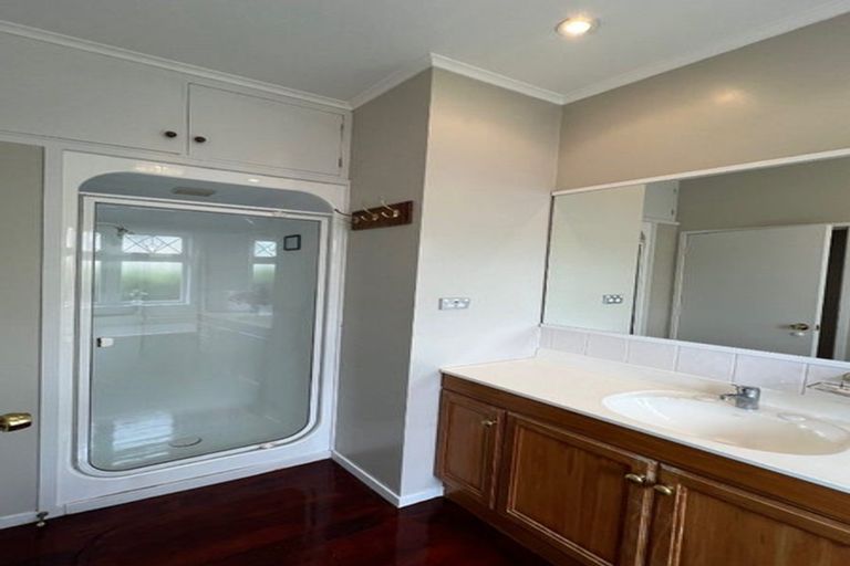 Photo of property in 68 Beach Road, Mellons Bay, Auckland, 2014