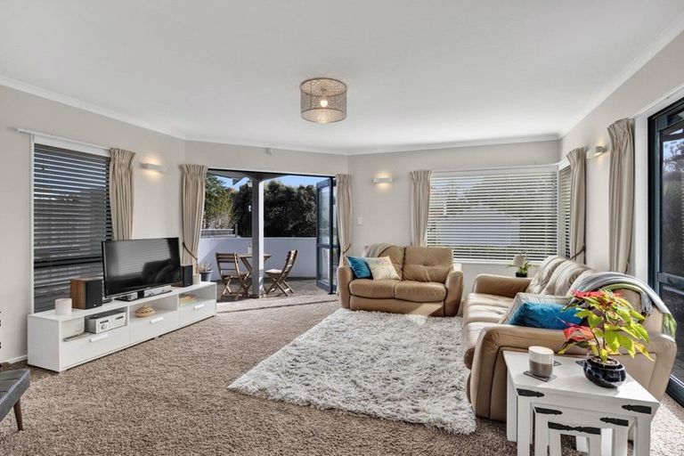 Photo of property in 2 Kawaroa Close, New Plymouth, 4310