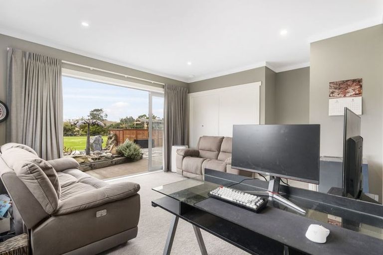 Photo of property in 104 Foster Road, Kumeu, 0891