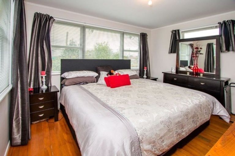 Photo of property in 15 Surrey Street, Manurewa, Auckland, 2102