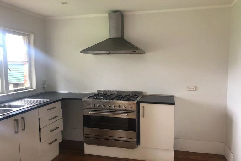 Photo of property in 34 Roberts Avenue, Bayswater, Auckland, 0622