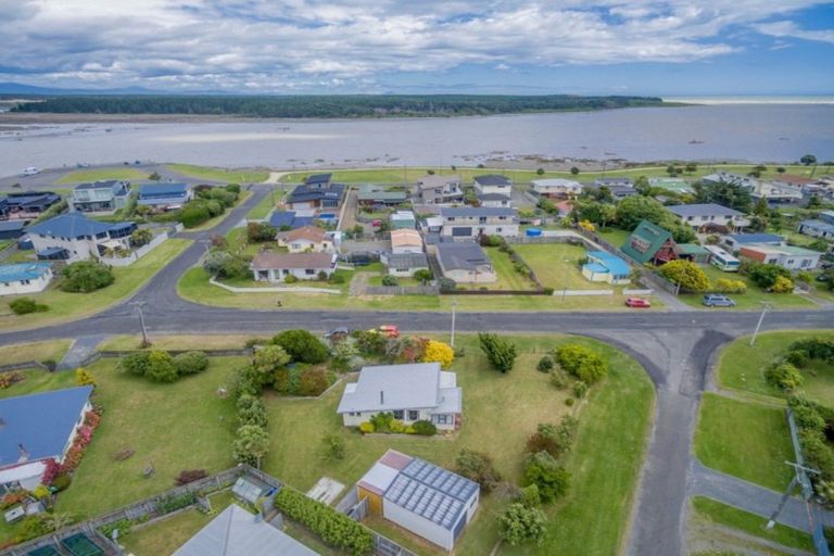 Photo of property in 31 Shortt Street, Foxton Beach, Foxton, 4815