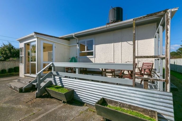 Photo of property in 464 South Road, Omata, New Plymouth, 4374