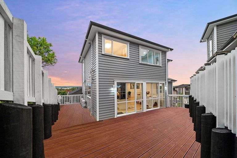 Photo of property in 110 Keri Vista Rise, Papakura, 2110