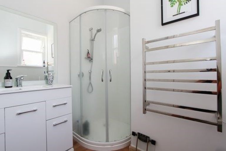 Photo of property in 2 Bains Avenue, Hamilton East, Hamilton, 3216