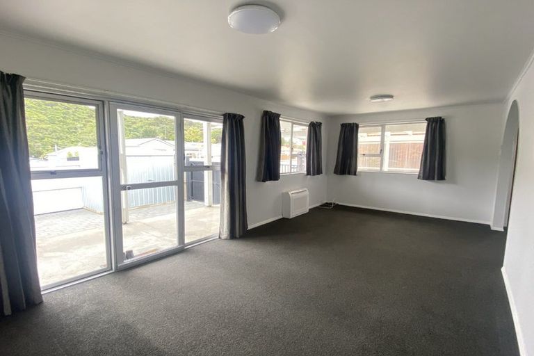 Photo of property in 94 Waikawa Road, Picton, 7220