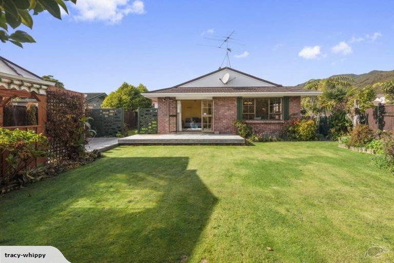 Photo of property in 27 Waddington Drive, Naenae, Lower Hutt, 5011