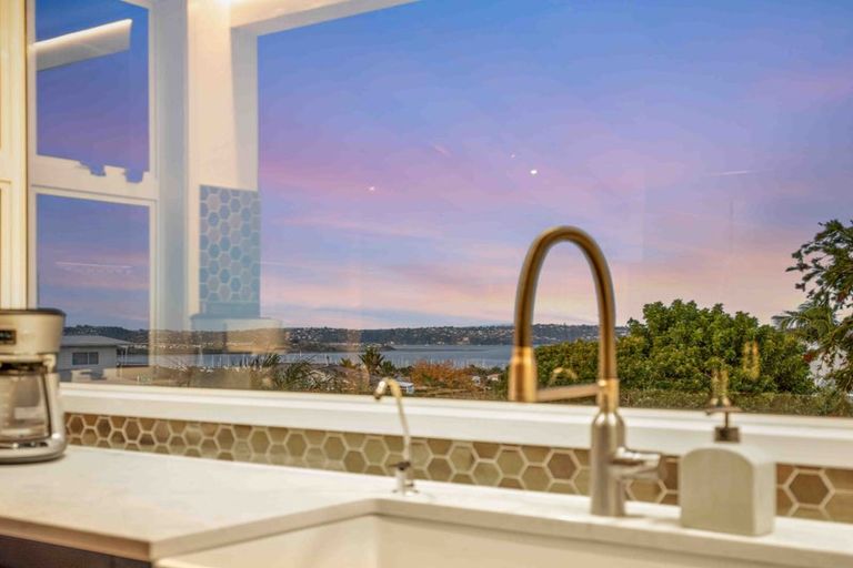 Photo of property in 19 Westpark Drive, West Harbour, Auckland, 0618