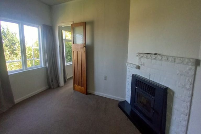 Photo of property in 21 Enfield Road, Hospital Hill, Napier, 4110