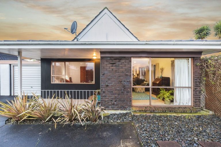 Photo of property in 2/16 Archmillen Avenue, Pakuranga Heights, Auckland, 2010