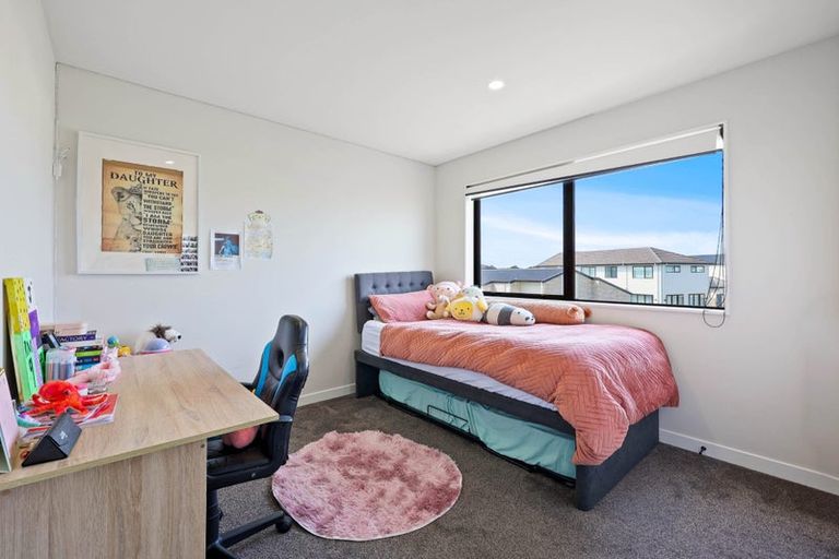 Photo of property in 12 Korowhiti Road, Clarks Beach, 2122