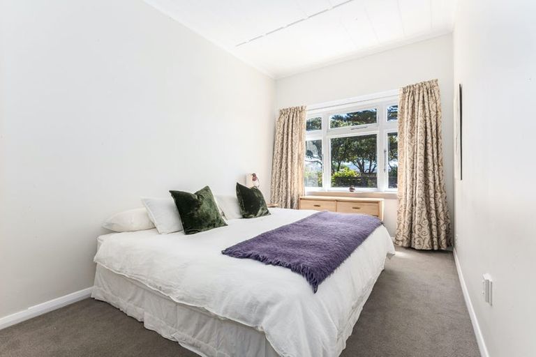 Photo of property in 69 Marine Parade, Eastbourne, Lower Hutt, 5013