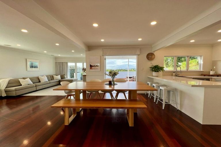 Photo of property in 2/32a Howard Road, Northcote, Auckland, 0627