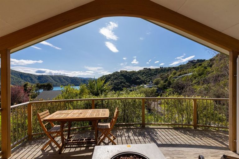 Photo of property in 21 Amelia Crescent, Waikawa, Picton, 7220