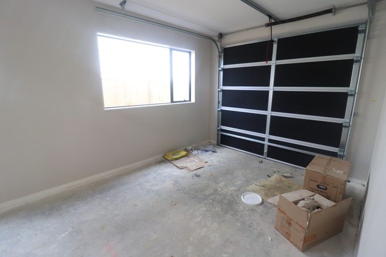 Photo of property in 6c St Catherine Crescent, West Harbour, Auckland, 0618