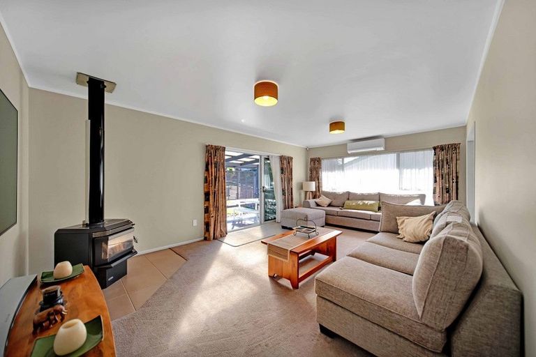 Photo of property in 10 Snowden Place, Opaheke, Papakura, 2113