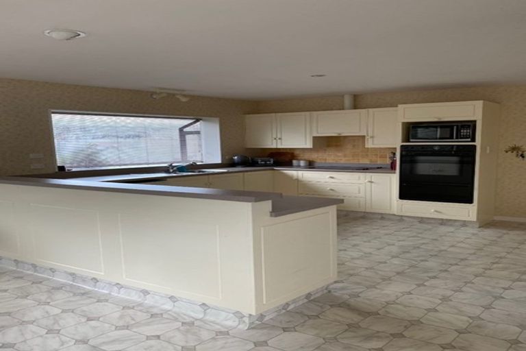 Photo of property in 50 Awanui Drive, Waikanae, 5036