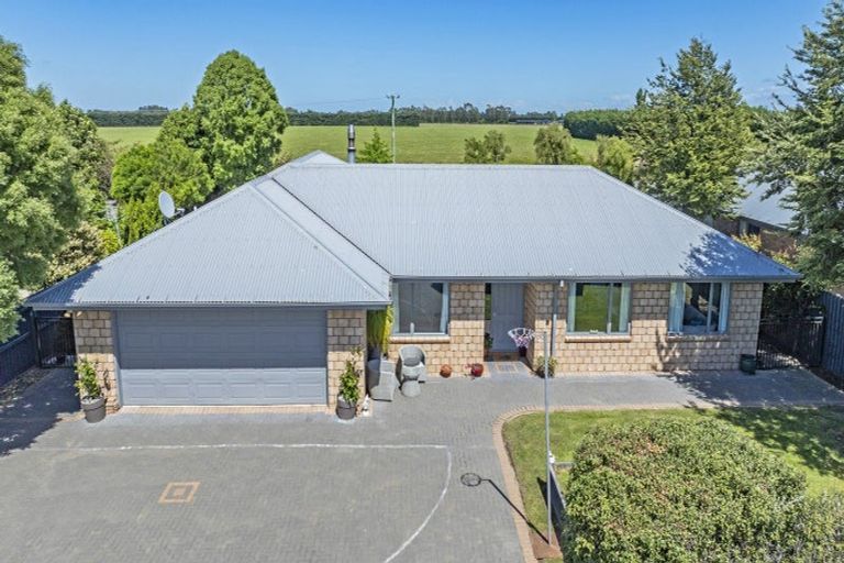 Photo of property in 18 Stanwood Grove, Darfield, 7510