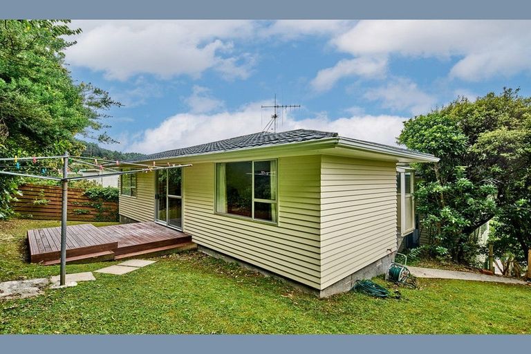 Photo of property in 44 Westhaven Drive, Tawa, Wellington, 5028