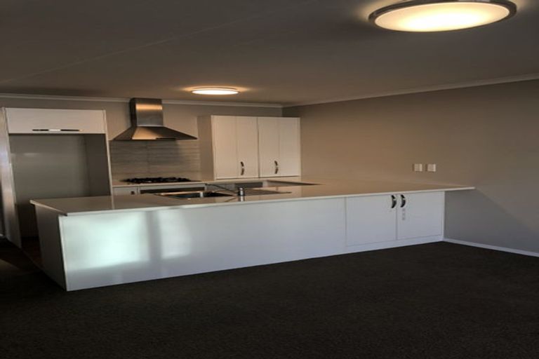 Photo of property in 2/27 Jones Crescent, Melville, Hamilton, 3206