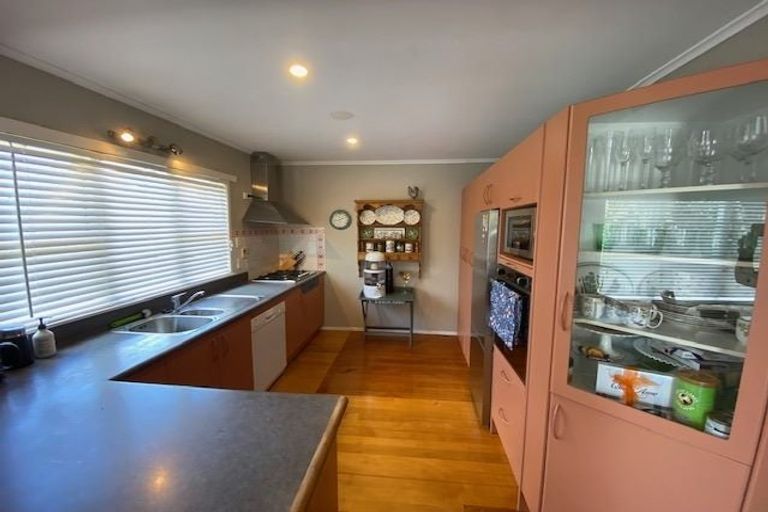 Photo of property in 1/10 Knights Road, Rothesay Bay, Auckland, 0630