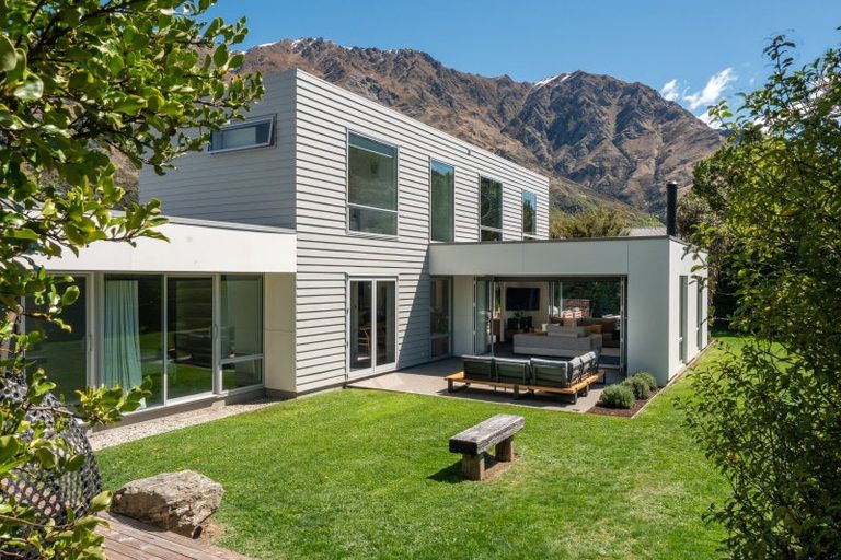 Photo of property in 17 Mathias Terrace, Arthurs Point, Queenstown, 9371