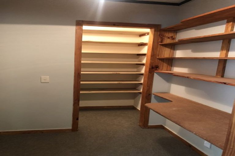 Photo of property in 5 Newnham Court, Tawa, Wellington, 5028