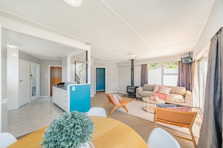 Photo of property in 37 Hillside Drive, Maoribank, Upper Hutt, 5018