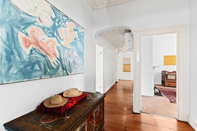 Photo of property in 90 Pendarves Street, New Plymouth, 4310