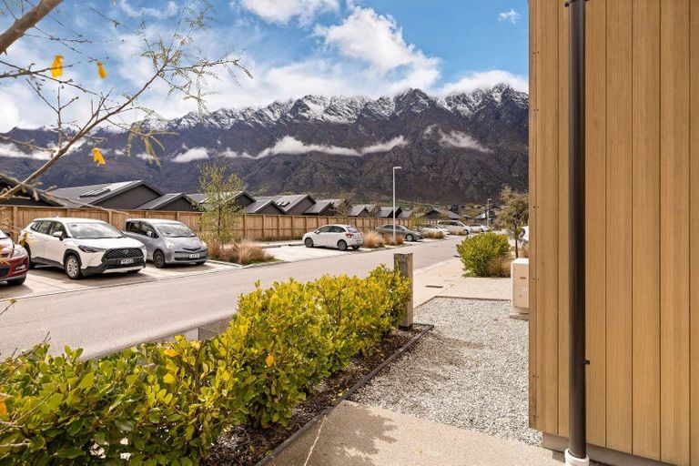 Photo of property in 62 Casterway Crescent, Jacks Point, 9371