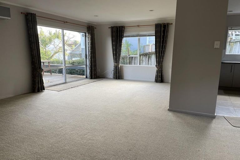 Photo of property in 1/6 Phillip Parade, Forrest Hill, Auckland, 0620