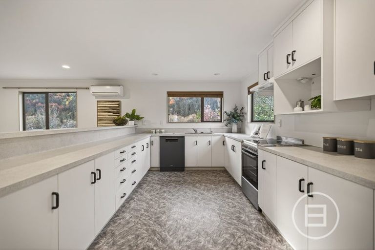 Photo of property in 20 Daveys Place, Arrowtown, 9302
