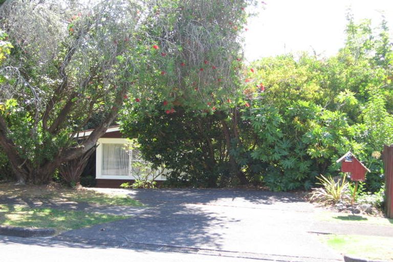 Photo of property in 3 Armstrong Place, New Lynn, Auckland, 0600
