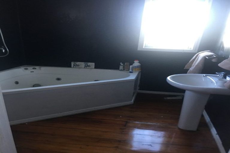 Photo of property in 96 George Street, Hikurangi, 0114